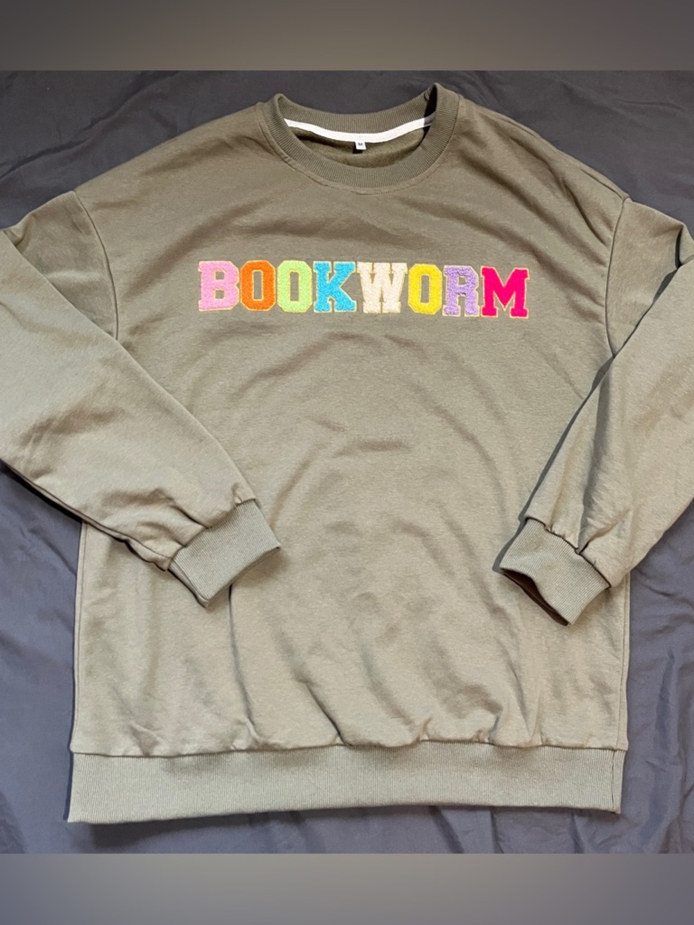 Bookworm Green Crewneck Sweater Women’s Medium Reading Teacher Appliqué Cute